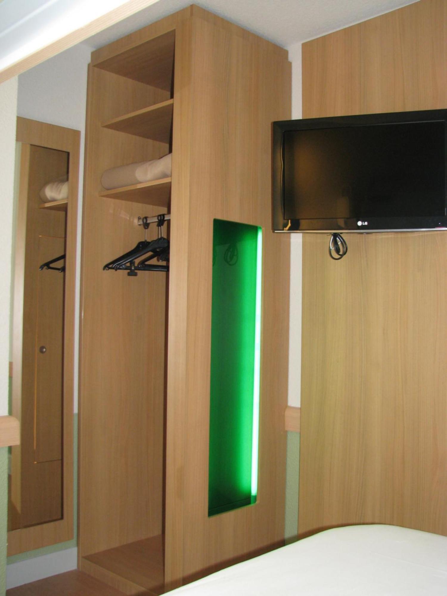 Ibis Budget Aeroport Le Bourget Garonor Le Blanc-Mesnil Exterior photo